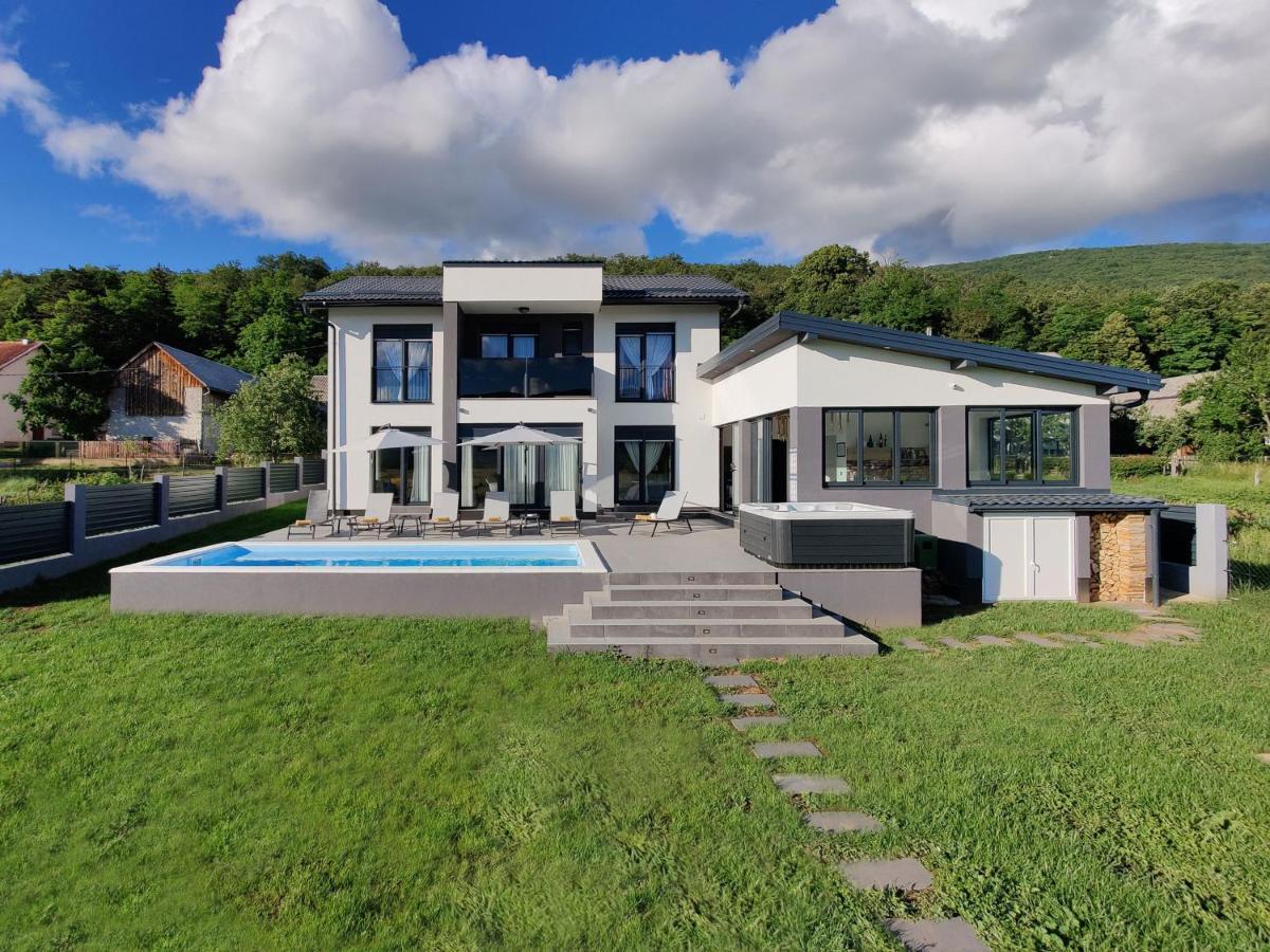Villa Biser Gacke Sinac Exteriör bild